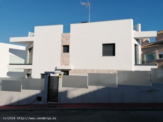 Villa en venta a estrenar en Torrevieja (Alicante)