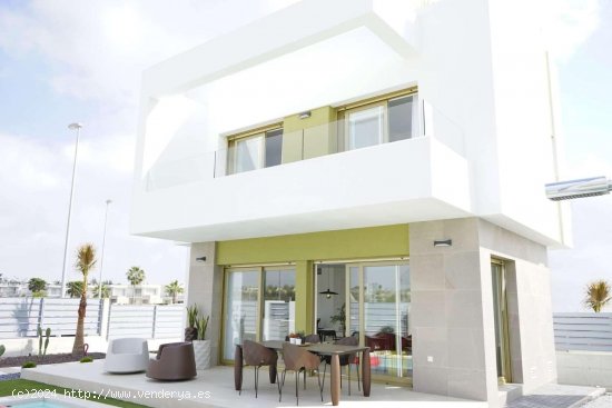 Villa en venta en construcción en Los Montesinos (Alicante)