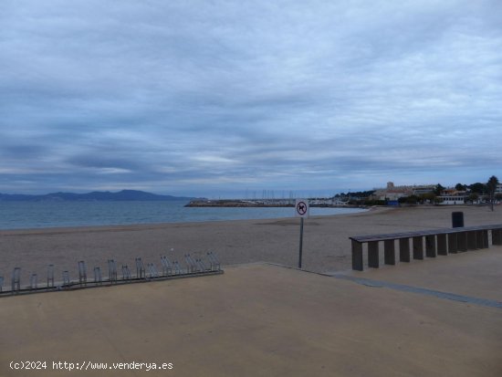 Parcela en venta en L Escala (Girona)