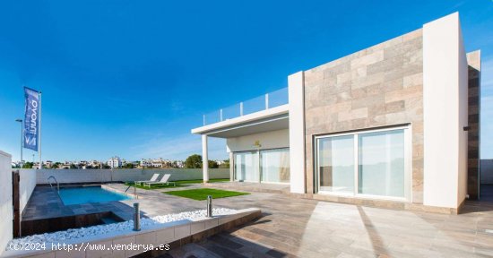 Villa en venta a estrenar en Torrevieja (Alicante)