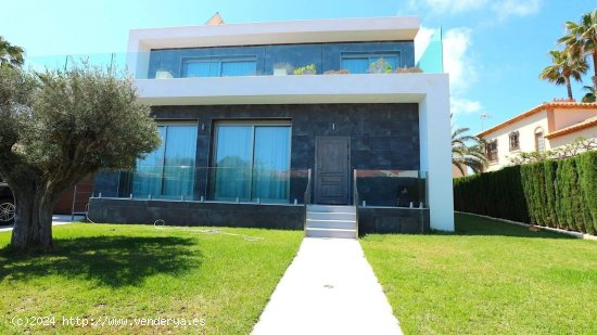 Chalet en venta en Torrevieja (Alicante)