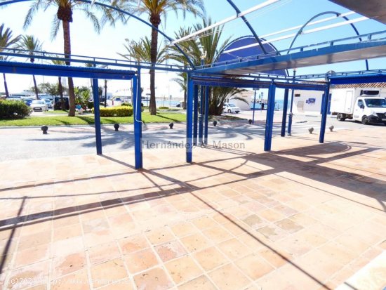 Local en venta en Benalmádena (Málaga)