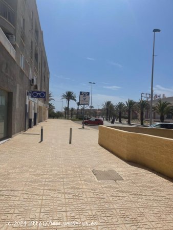 Garaje en venta en La Manga del Mar Menor (Murcia)