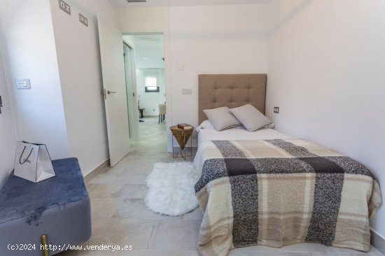 Villa en venta a estrenar en Torrevieja (Alicante)