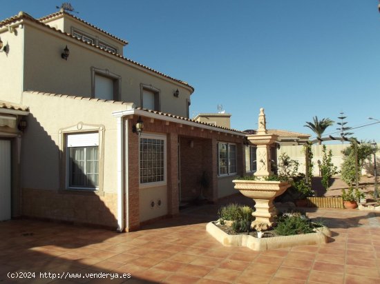  Villa en venta en Torrevieja (Alicante) 