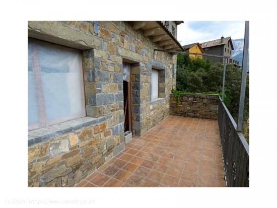 Chalet en venta en Puértolas (Huesca)