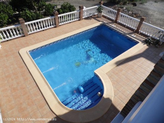 Villa en venta en Viñuela (Málaga)