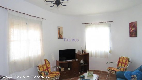 Villa en venta en Árchez (Málaga)