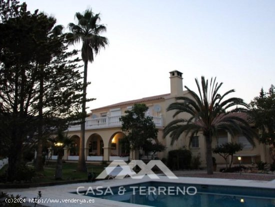 Villa en venta en Benajarafe (Málaga)