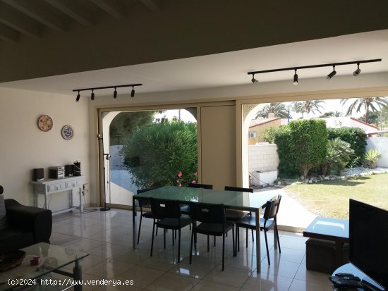 Chalet en venta en Torrevieja (Alicante)