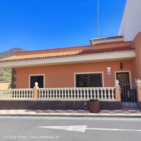 Venta de Casa en Las Manchas, Santiago del Teide – Tranquilidad con Vistas al Mar y Montañas