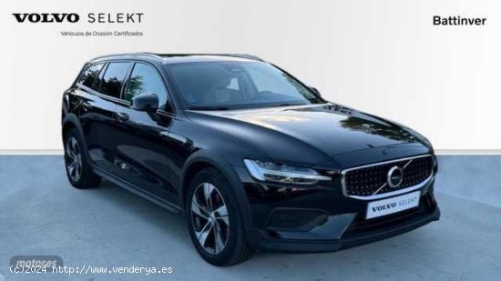 Volvo V 60 V60 Cross Country Core, B4 (diesel) AWD, Diesel de 2022 con 40.875 Km por 38.900 EUR. en 