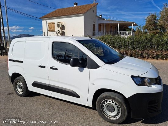 Peugeot Partner 1.6 HDI 100 CV FURGON. de 2021 con 169.000 Km por 10.800 EUR. en Murcia