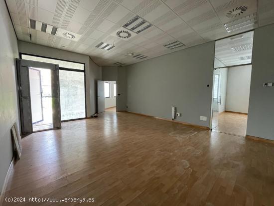 VENTA LOCAL EN PONFERRADA ZONA ROSALIA DE CASTRO - LEON