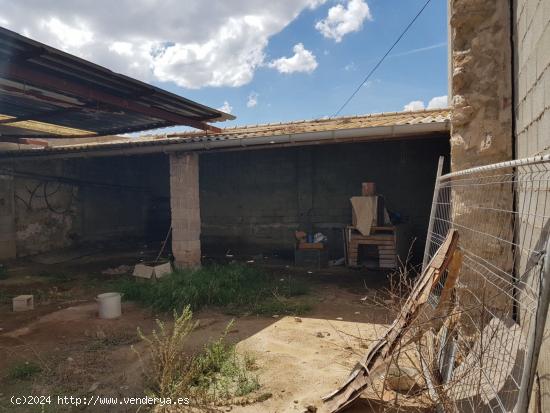 Casa de Campo con Almacén en Zona Cabecicos, Carretera de Caudete - ALICANTE