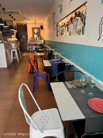 BAR-RESTAURANTE EN TRASPASO  ZONA MAR  EN PLENO FUNCIONAMIENTO - BARCELONA