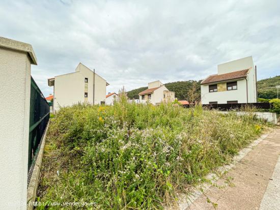 Terreno urbano llano en el centro de Argoños: ¡Construye tu chalet de ensueño a solo 1 km de la p