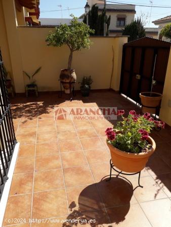 DUPLEX ADOSADO  CON PATIO DELANTERO Y TRASERO - CADIZ