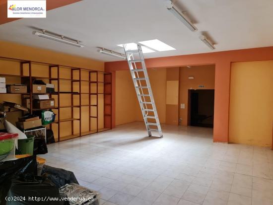  SE VENDE O ALQUILA AMPLIO LOCAL COMERCIAL EN ES CASTELL - BALEARES 