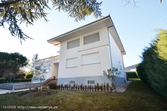  Urbis te ofrece un chalet y una parcela en venta en Santa Marta de Tormes, Salamanca. - SALAMANCA 