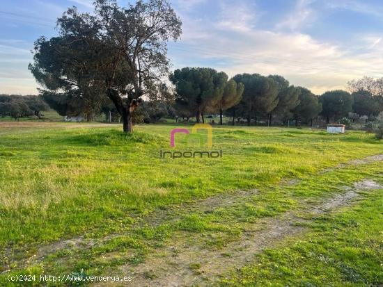 CASA CON PARCELA EN EL MANANTÍO!! - BADAJOZ