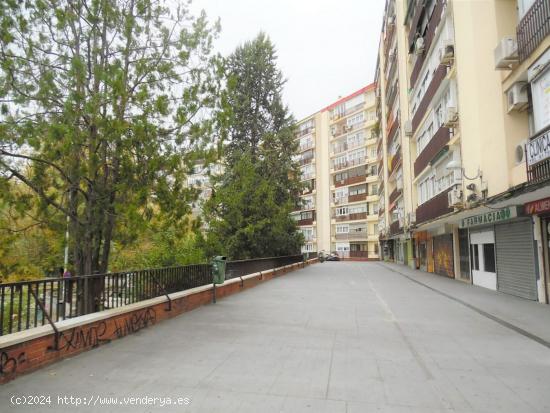 Local comercial en el barrio de Canillas, distrito de Hortaleza en Madrid. - MADRID