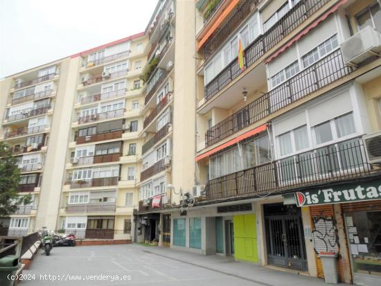 Local comercial en el barrio de Canillas, distrito de Hortaleza en Madrid. - MADRID