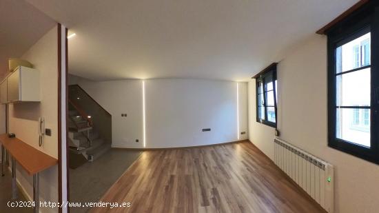 CASA EN VENTA EN ZONA MONUMENTAL DE SANTIAGO - A CORUÑA