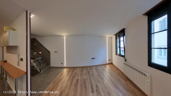 CASA EN VENTA EN ZONA MONUMENTAL DE SANTIAGO - A CORUÑA