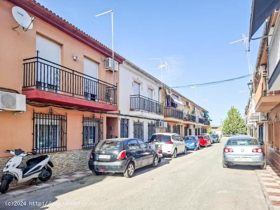  Casa de 2 plantas situada en la calle Mariana Pineda de Alhendín. - GRANADA 