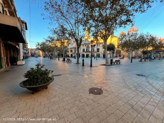 Se traspasa restaurante en pleno funcionamiento en la Plaza Espanya de Llucmajor - BALEARES