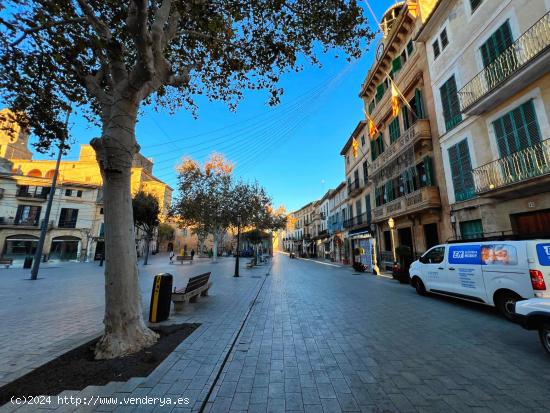 Se traspasa restaurante en pleno funcionamiento en la Plaza Espanya de Llucmajor - BALEARES