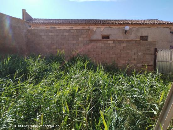 Se vende casa con jardin cercana a Monzon y Barbastro - HUESCA