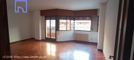  Piso de 4 habitaciones y 3 baños en zona centro - LA RIOJA 