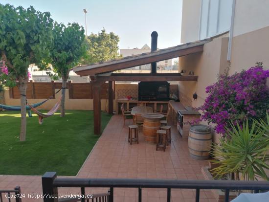 SE VENDE PRECIOSO CHALET EN LOS ALCÁZARES - MURCIA