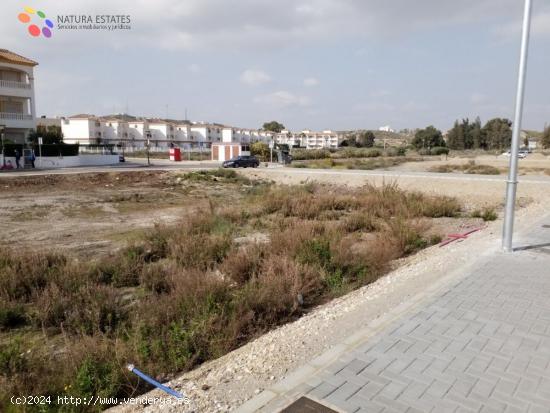 PARCELA A SOLO 100 MTS. DE LA PLAYA - ALMERIA