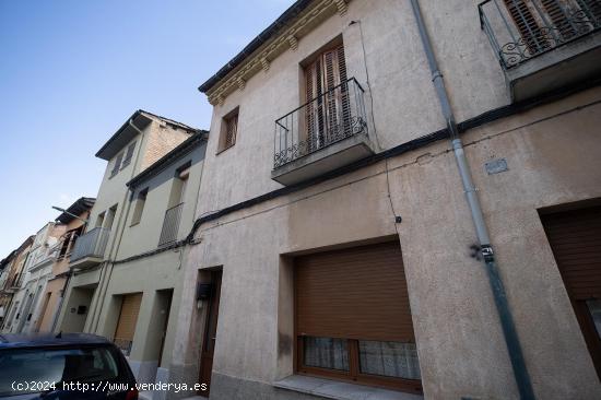  CASA UNIFAMILIAR PER REFORMAR AL CENTRE DE MANLLEU - BARCELONA 