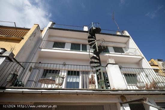 CASA UNIFAMILIAR AL CENTRE DE MANLLEU - BARCELONA