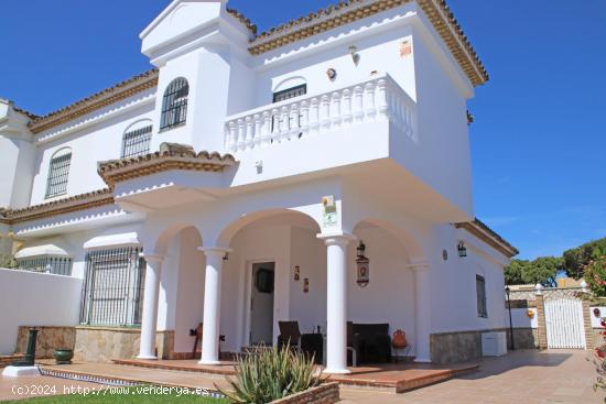  GRAN CHALET ADOSADO EN ALQUILER VACACIONAL - CADIZ 