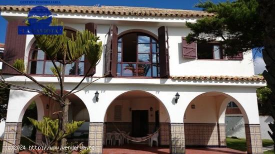  CHALET EN PRIMERA LÍNEA DE LA PLAYA DE LA BARROSA - CADIZ 