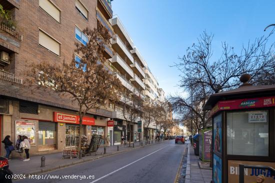  ¡Atención inversores y familias en busca de amplitud y versatilidad en el corazón de Granada! - 