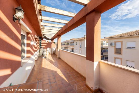 ¡Ático de ensueño con terraza y garaje en Las Gabias - GRANADA