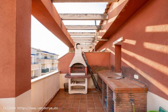 ¡Ático de ensueño con terraza y garaje en Las Gabias - GRANADA