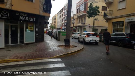 Se Alqulila Local en zona comercial Manises - VALENCIA