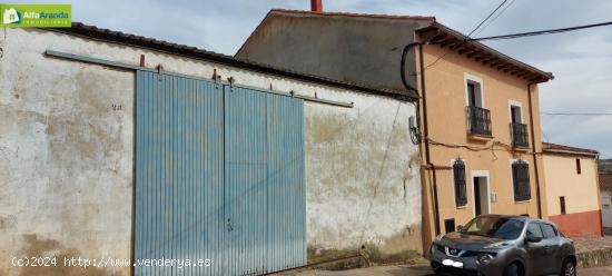 CASA CON GRAN TERRENO EN NAVA DE ROA - BURGOS