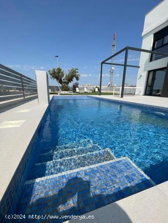 Villas de obra nueva independientes, con piscina privada y acabados modernos - ALICANTE