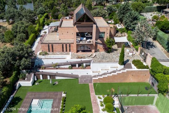 Exclusiva Casa en Molino de la Hoz, Las Rozas: Tu Refugio de Lujo en la Naturaleza - MADRID