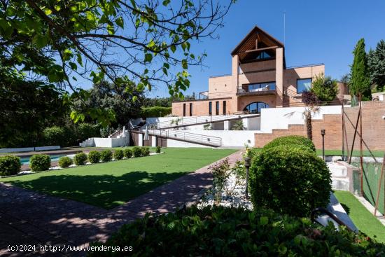 Exclusiva Casa en Molino de la Hoz, Las Rozas: Tu Refugio de Lujo en la Naturaleza - MADRID