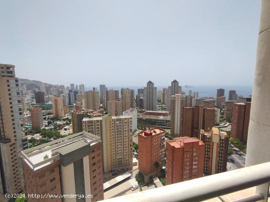 SE VENDE ATICO EN BENIDORM CON VISTAS IMPRESIONANTES - ALICANTE