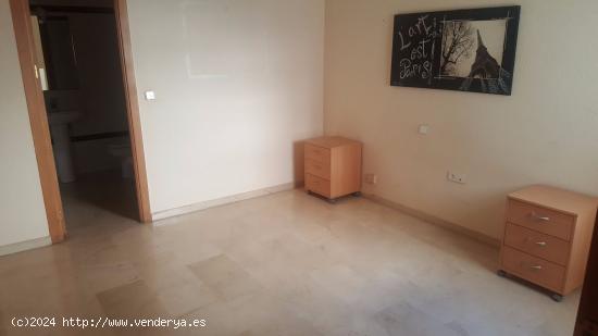 Apartamento de un dormitorio junto a calle Feria - SEVILLA